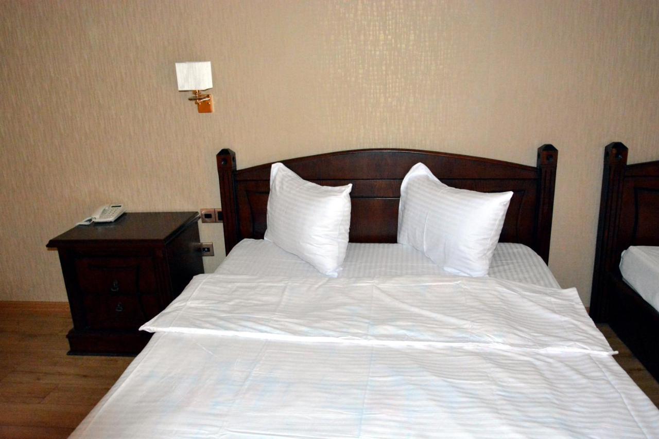Deluxe Hotel Ganja Luaran gambar